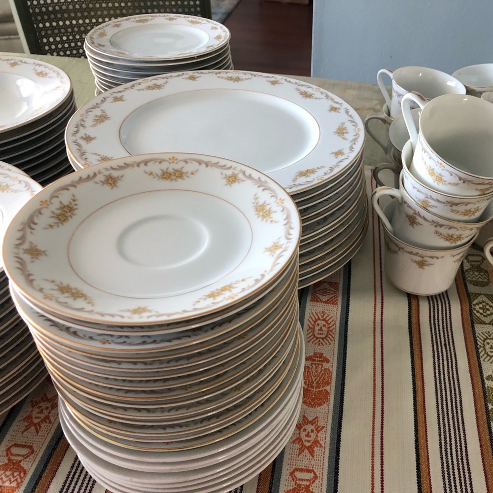 Four Crown China Cheltenham pattern. Gold and white